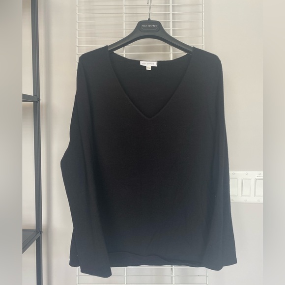 Holt Renfrew Black Pullover Sweater Large - Picture 1 of 7